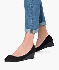 GEMO Ballerines femme en suédine à talon compensé et bout drapé noir standard