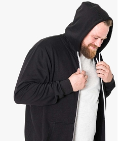 sweat homme zippe avec capuche et details contrastants noir1529901_2