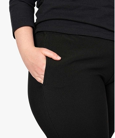 pantalon femme grande taille carotte texture a taille elastiquee noir1789101_2