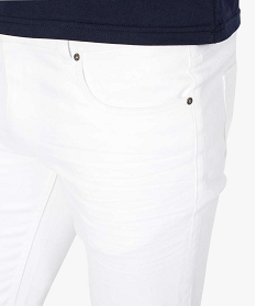 jean homme coupe slim en coton stretch a taille haute blanc7608001_2