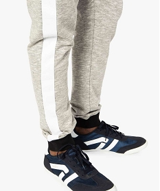 pantalon de jogging homme avec bande sur les cotes et finitions contrastantes gris7617801_2