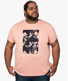 tee-shirt homme avec large motif fleuri sur lavant rose7632201_1