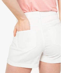 short femme en toile unie avec revers cousus blanc shorts7906101_2