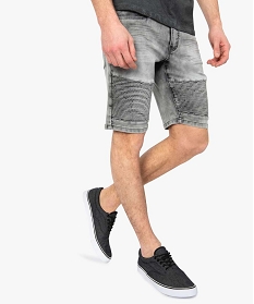 bermuda homme en jean avec surpiqures sur les cuisses gris shorts en jean7915301_1
