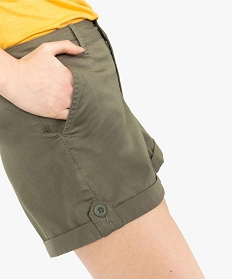 short femme en coton twill avec revers et patte boutonnee vert shorts7944201_2