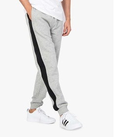 jogging homme en molleton avec bandes laterales contrastees gris pantalons8832001_1