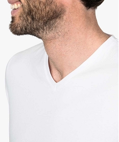 tee-shirt homme a col v coupe slim en coton bio blanc8847301_2