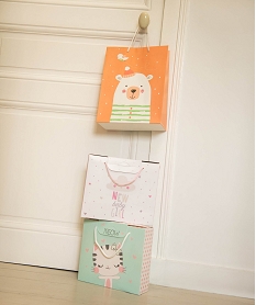 pochette cadeau bebe avec motif ours polaire en papier recycle rose vif accessoires8972901_2