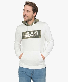 sweat homme a capuche imprimee camouflage beige9457801_1