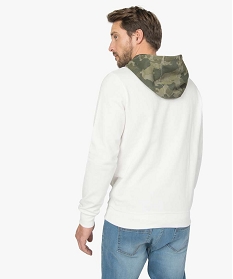 sweat homme a capuche imprimee camouflage beige9457801_3