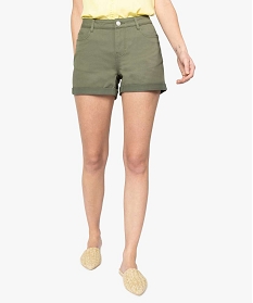 short femme en toile unie avec revers cousus vert shorts9495401_1