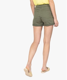 short femme en toile unie avec revers cousus vert shorts9495401_3