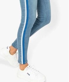 jean femme coupe slim avec bandes colorees sur les cotes bleu pantalons jeans et leggings9502001_2