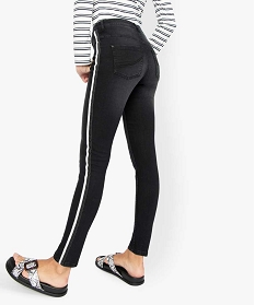 jean femme coupe slim avec liseres bicolores sur les cotes noir pantalons jeans et leggings9503001_3