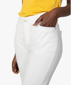 bermuda femme uni en coton avec revers cousus blanc shorts9517301_2