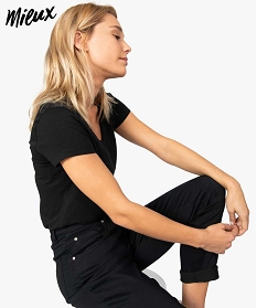 tee-shirt femme avec col v contenant du coton bio noir t-shirts manches courtes9545201_1