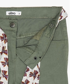 bermuda fille en toile unie avec ceinture a motifs fleuris vert shorts9750601_3