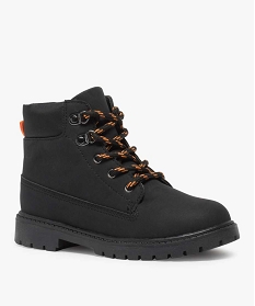 boots garcon avec col rembourre, lacets montagne et semelle crantee noirA022101_2
