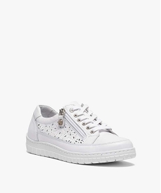 baskets femme dessus cuir uni avec perforations blancA544801_2