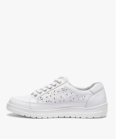 tennis femme en cuir unies avec perforations sur les cotes blancA544801_3