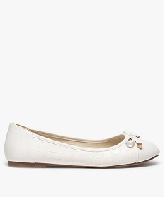 ballerines femme a bout droit et noud assorti dessus matiere synthetique avec reliefs imitation croco blanc ballerinesA572001_1