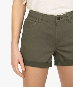 short femme facon denim avec revers cousus vert shortsA648601_2