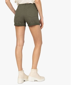 short femme facon denim avec revers cousus vert shortsA648601_3