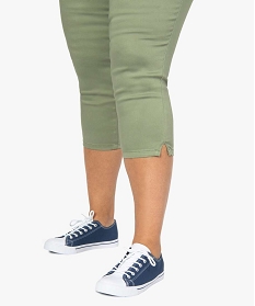 pantacourt femme grande taille en toile extensible coupe ajustee vert pantacourts et shortsA665201_2