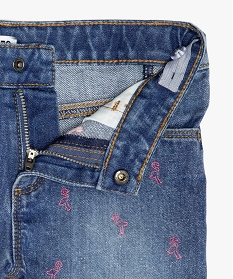 short fille en jean avec petits motifs brodes et franges bleu shortsA828001_3