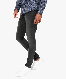 jean homme skinny avec traces dusure et delavage econome en eau grisB348401_1