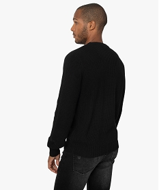 pull homme en grosse maille a col rond noir pullsB361101_3