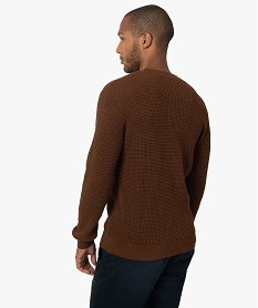 pull homme en maille texturee brun pullsB361301_3