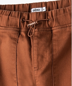 pantalon garcon en toile extensible avec taille elastiquee brun pantalonsB520801_2