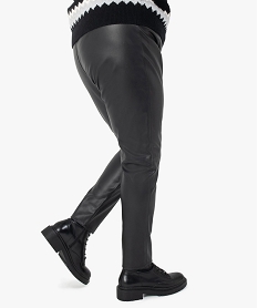 pantalon femme grande taille coupe slim imitation cuir noirB606001_3
