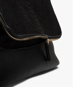 sac femme avec rabat zippe en matiere texturee noir sacs bandouliereB751501_3