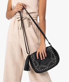 sac femme forme besace avec clous metalliques noir sacs bandouliereC091201_4