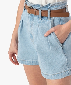 short femme en jean avec ceinture a boucle gris shortsC130901_2