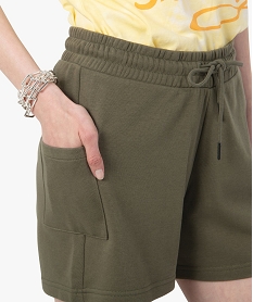 short femme en maille avec ceinture elastiquee vert shortsC131401_2
