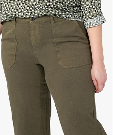 pantacourt femme grande taille avec poches plaquees sur l’avant vert pantalons et jeansC140801_2