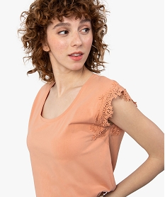 tee-shirt femme sans manches avec emmanchures dentelle roseC188601_2