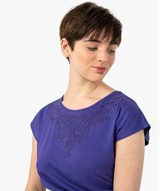 tee-shirt femme avec broderie sous le col bleu t-shirts manches courtesC647501_2