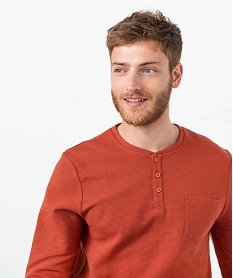 tee-shirt homme a manches longues a col boutonne rougeC850101_2