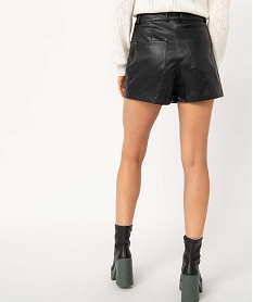 short femme taille haute en matiere imitation cuir noir shortsC851701_3
