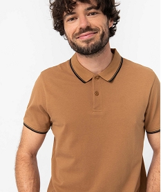 polo homme a manches courtes et finitions contrastantes brunD346401_2