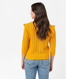 pull femme en maille ajouree avec volants sur les epaules jauneD396501_3