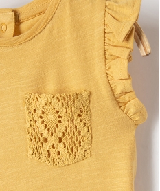 tee-shirt bebe fille sans manches a volant et poche en crochet jauneD437401_2