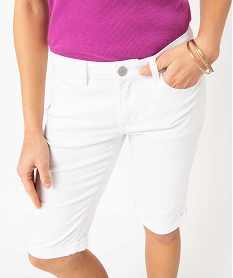 bermuda femme en coton extensible coupe slim blanc shortsD905301_2