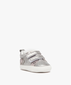 chaussons de naissance bebe fille pailletes avec languette a plumes grisD936801_2
