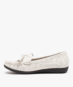 mocassins femme confort a motif reptile avec details fantaisie blanc mocassinsE506201_3