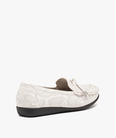 mocassins femme confort a motif reptile avec details fantaisie blanc mocassinsE506201_4